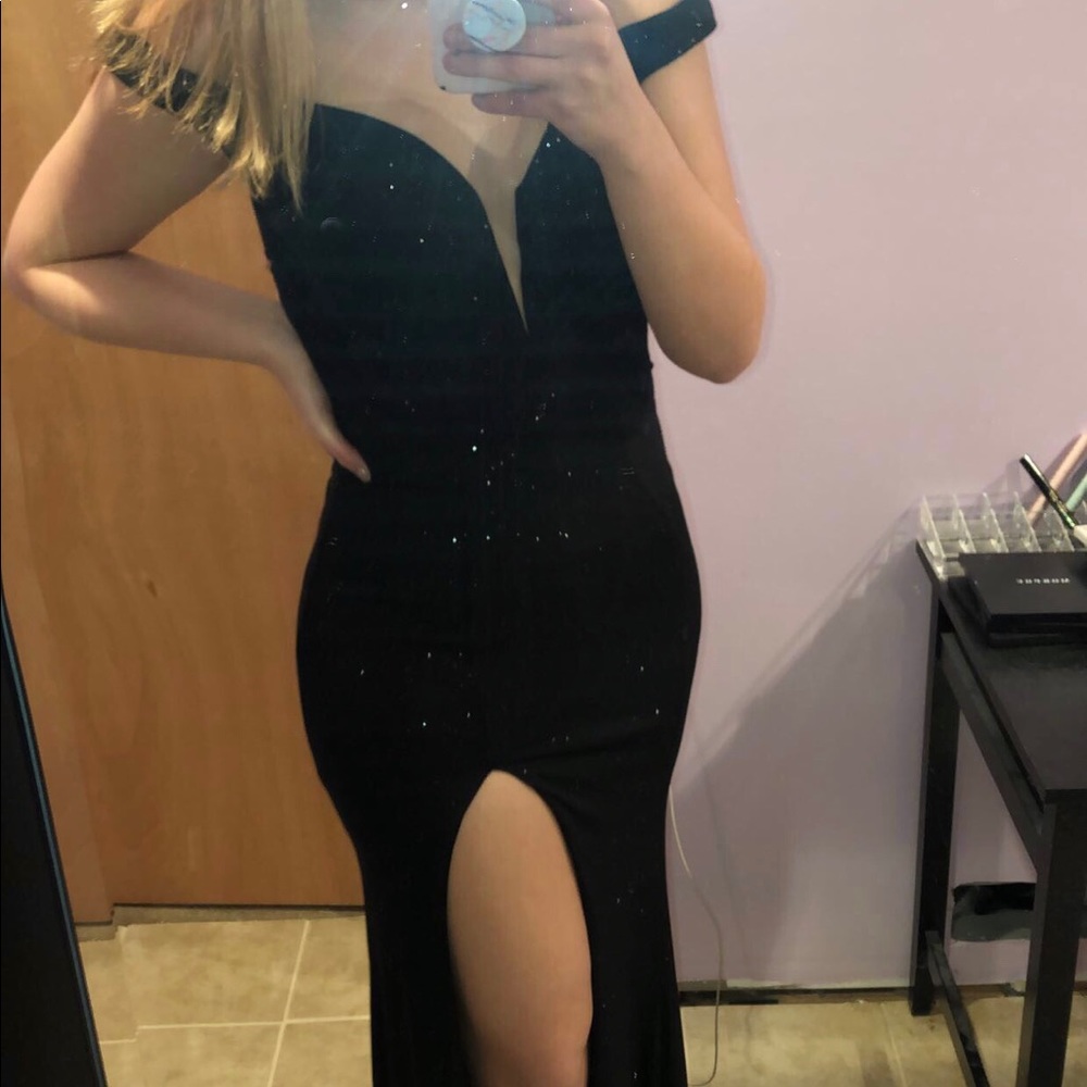 Spring 2019 Ellie Wilde prom dress, size 8